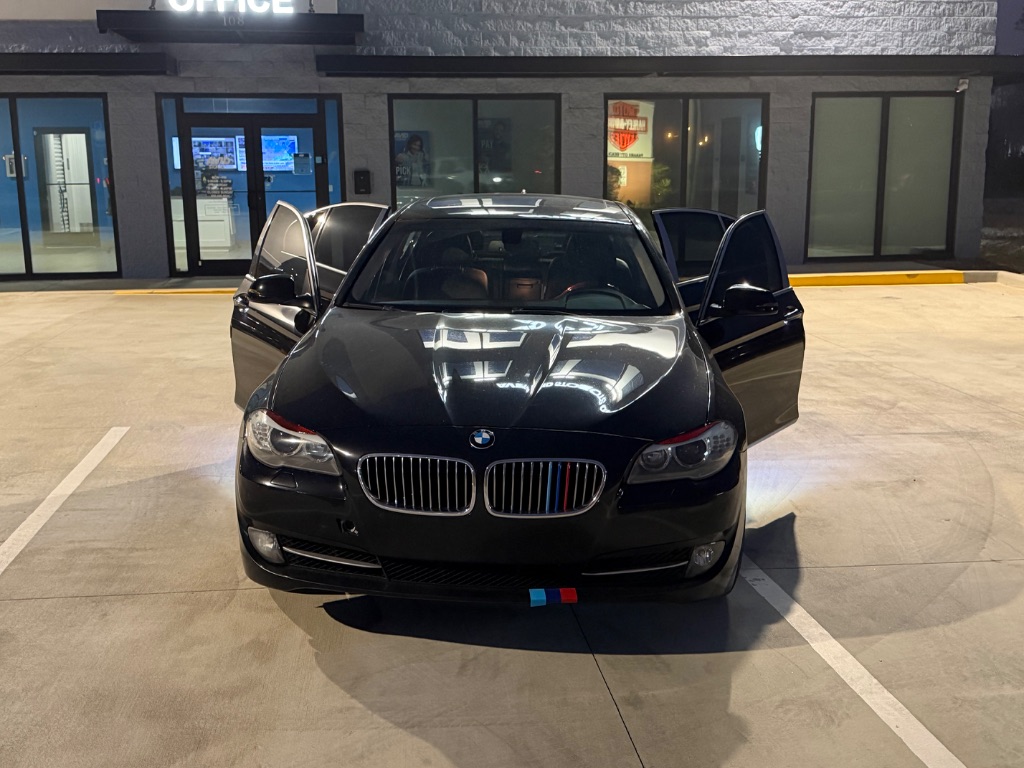 2013 BMW 5 Series 528i Sedan's photo